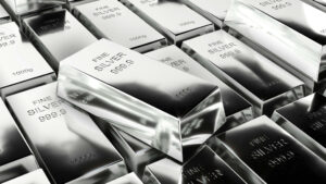 Analysts See Silver Rising 15–20% as Deficits Persist