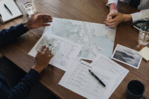 Silver Holds Near $80 as Iran Ceasefire Revives Rate-Cut Bets