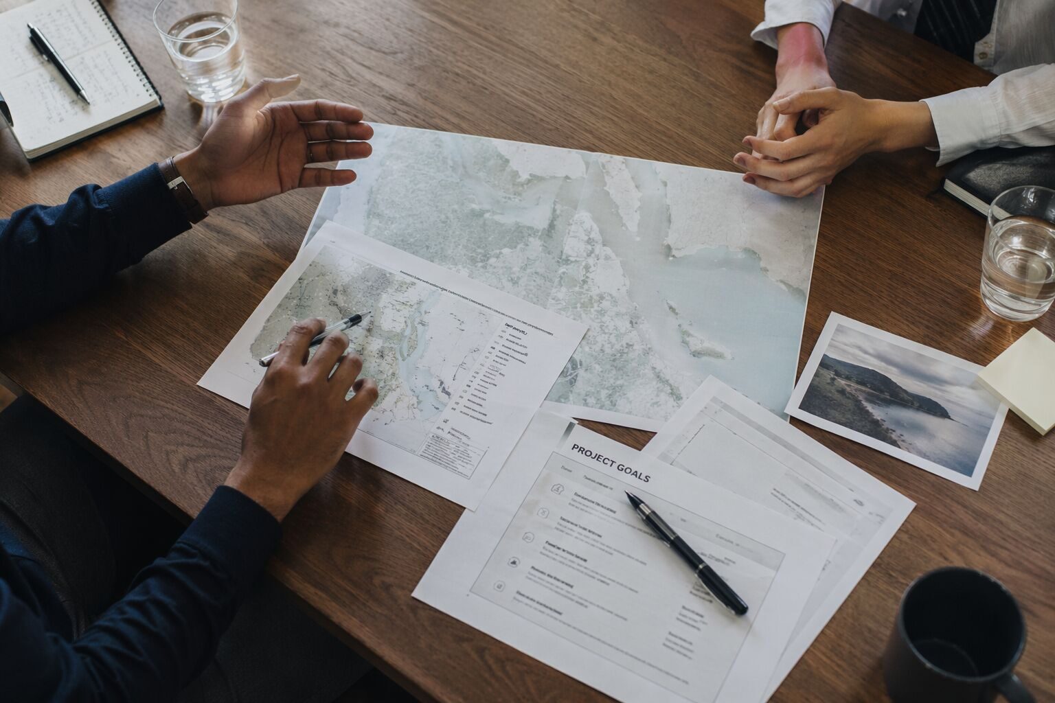 Silver Holds Near $80 as Iran Ceasefire Revives Rate-Cut Bets